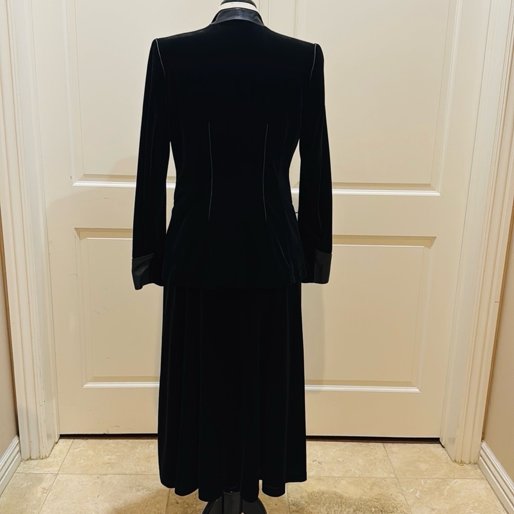 Peter Nygard velvet suit leather trimmed jacket (6) skirt (small) price is firm - Picture 2 of 13